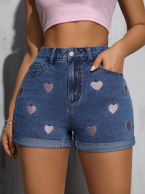 Zina - Denim-Shorts mit gestickten Herzen und gerolltem Saum für Frauen