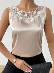 Elva - Elegante ärmellose Bluse aus Satin mit Spitzenbesatz