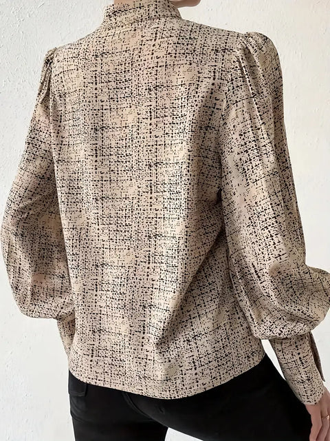 Monica - Bluse mit abstraktem Print und Rüschenbesatz