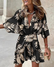Thora  - Bedrucktes Kleid mit V-Ausschnitt und Fledermausärmeln