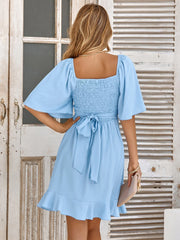 Laverna - Kleid mit überlappendem V-Ausschnitt und Rüschensaum