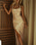 Cleo - Elegantes und Lässiges Goldenes Kleid mit Hohem Schlitz für Damen