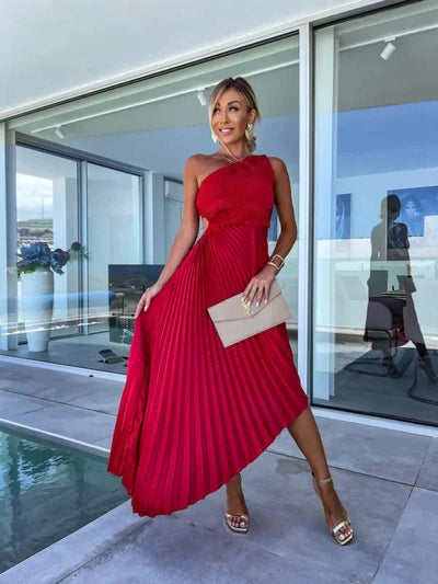 Alice - Elegantes Kleid mit schrägen Schultern und Plissee