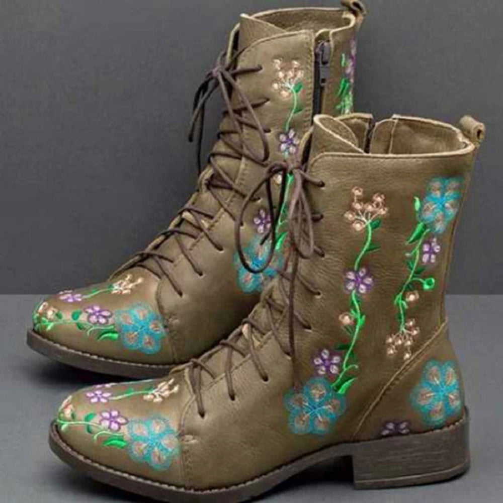 Eliza RetroStiefel mit ethnischer Stickerei Alpenrose Mode