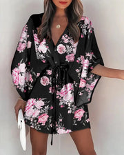 Adeliza - Bedrucktes Kleid mit V-Ausschnitt und Fledermausärmeln