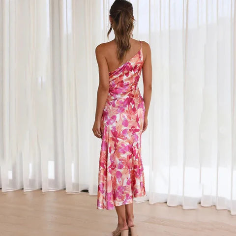 Virginia - Elegantes rückenfreies One Shoulder Kleid mit schrägem Kragen