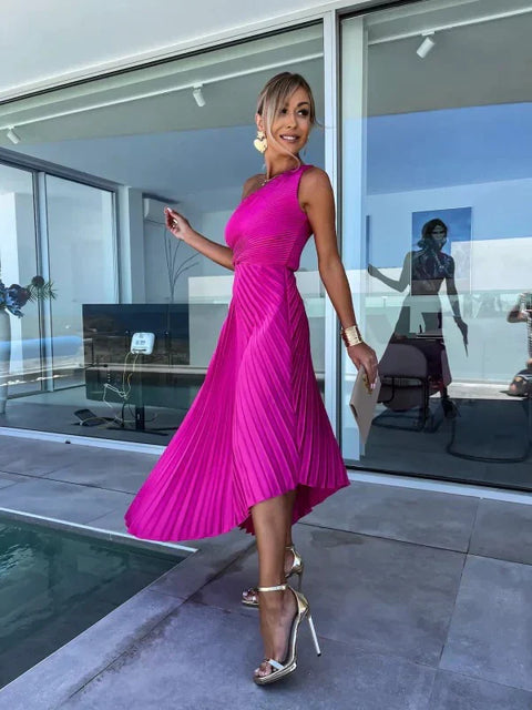 Alice - Elegantes Kleid mit schrägen Schultern und Plissee