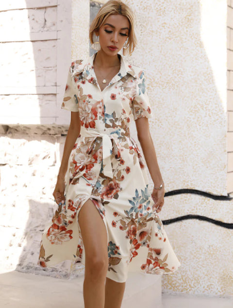 Pearlie - Taillenbetontes Kleid mit Blumendruck