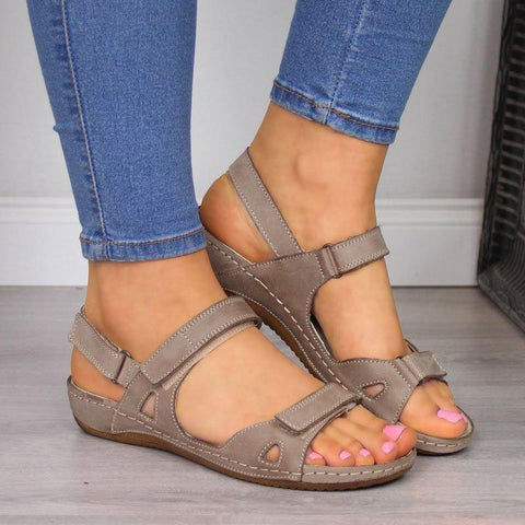 Sherine - Fischmaul Sandalen mit flachem Keilabsatz